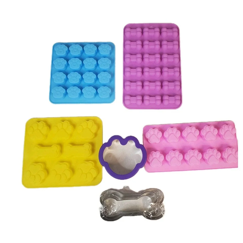 Set Of 8 Dog Baking Supplies, 4 Silicone Molds 4 Cookie Biscuit Cutters - NEW
